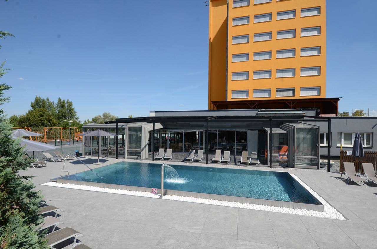 Hotel Aura Design & Garden Pool Prague Luaran gambar